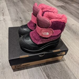 North face Toddler Alpenglow II toddler snow boots size 7